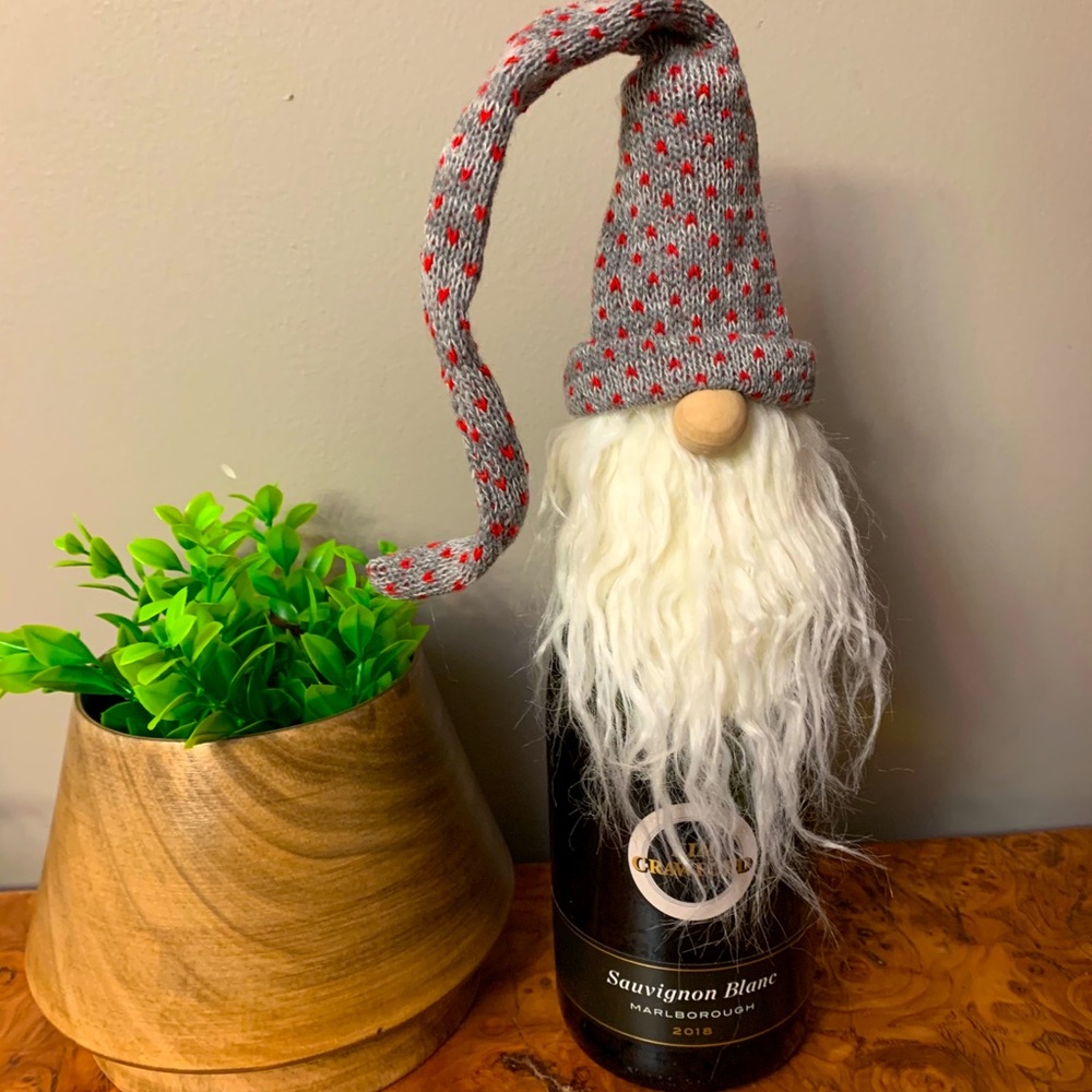 NWT Gnome wine bottle topper